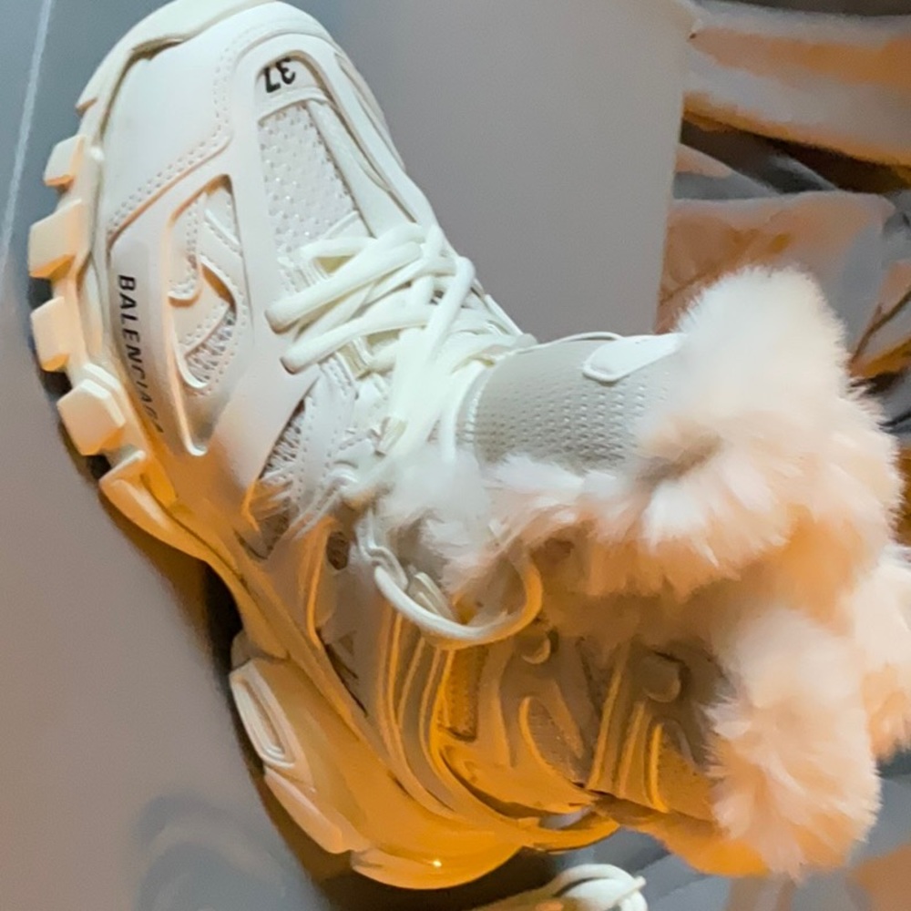 Track high top sneakers with fur inside